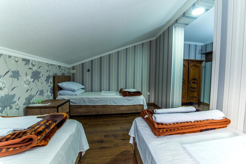 Hotel Guglux &Wine Cellar Telavi Exterior photo