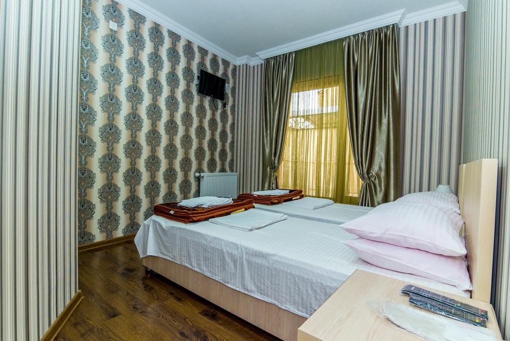 Hotel Guglux &Wine Cellar Telavi Exterior photo