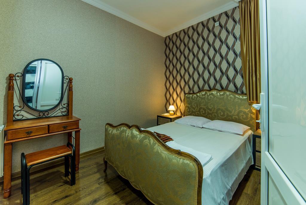 Hotel Guglux &Wine Cellar Telavi Exterior photo