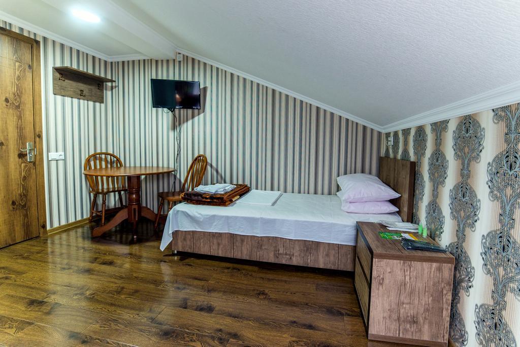 Hotel Guglux &Wine Cellar Telavi Exterior photo